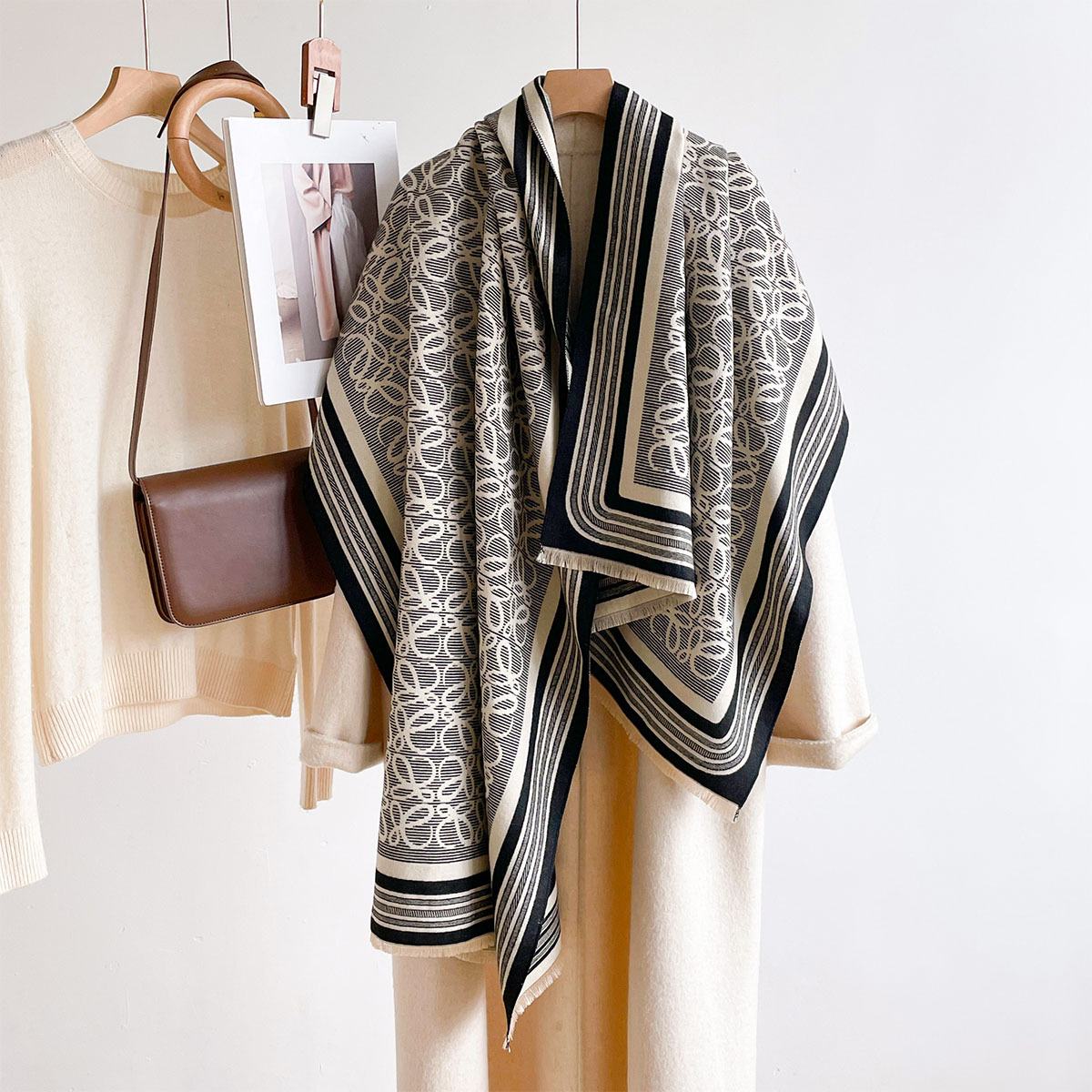 Winter Warm Cashmere Feel Scar - Monogrammed Handkerchief 评论和价格